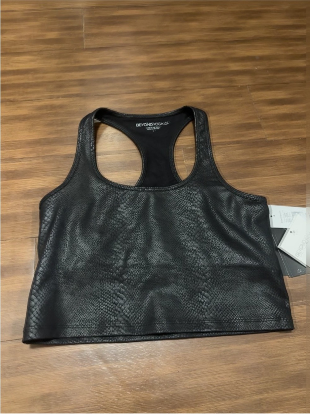 NWT Beyond Yoga PowerShine Viper Print Cropped Tank black size large - Picture 2 of 6